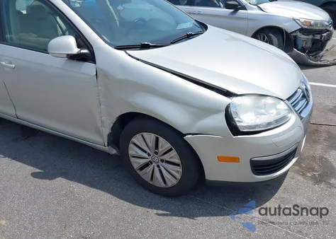 2010 Volkswagen Jetta Limited Edition z USA, uszkodzony, nr VIN 3VWAX7AJ9AM092009